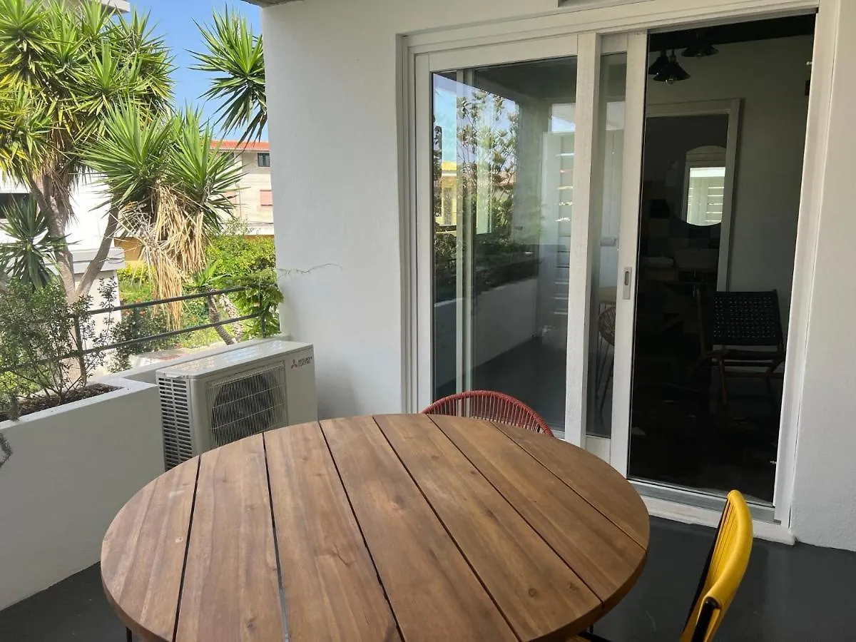 Appartamento Loft delizioso pieno centro con veranda Tortolì 0*,  Italia